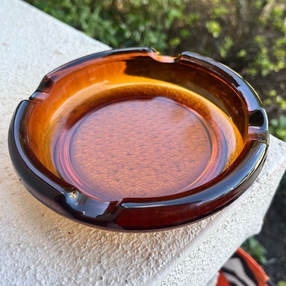 VTG 1960-70s Mid-Century Modern Amber Heavy Glass Ashtray Round 6" Cigars Prop - Picture 6 of 11
